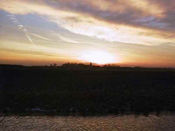 Een zonsopgang, gezien vanuit de achtertuin van mijn ouders.